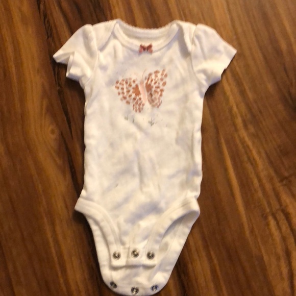 Super cute butterfly onesie - Picture 1 of 4